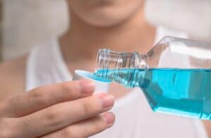 what happens if you drink mouthwash, drinking mouthwash, how much alcohol is in mouthwash